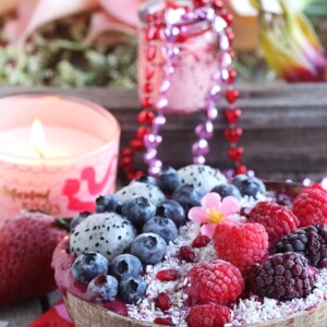 smoothie in a coconut bowl