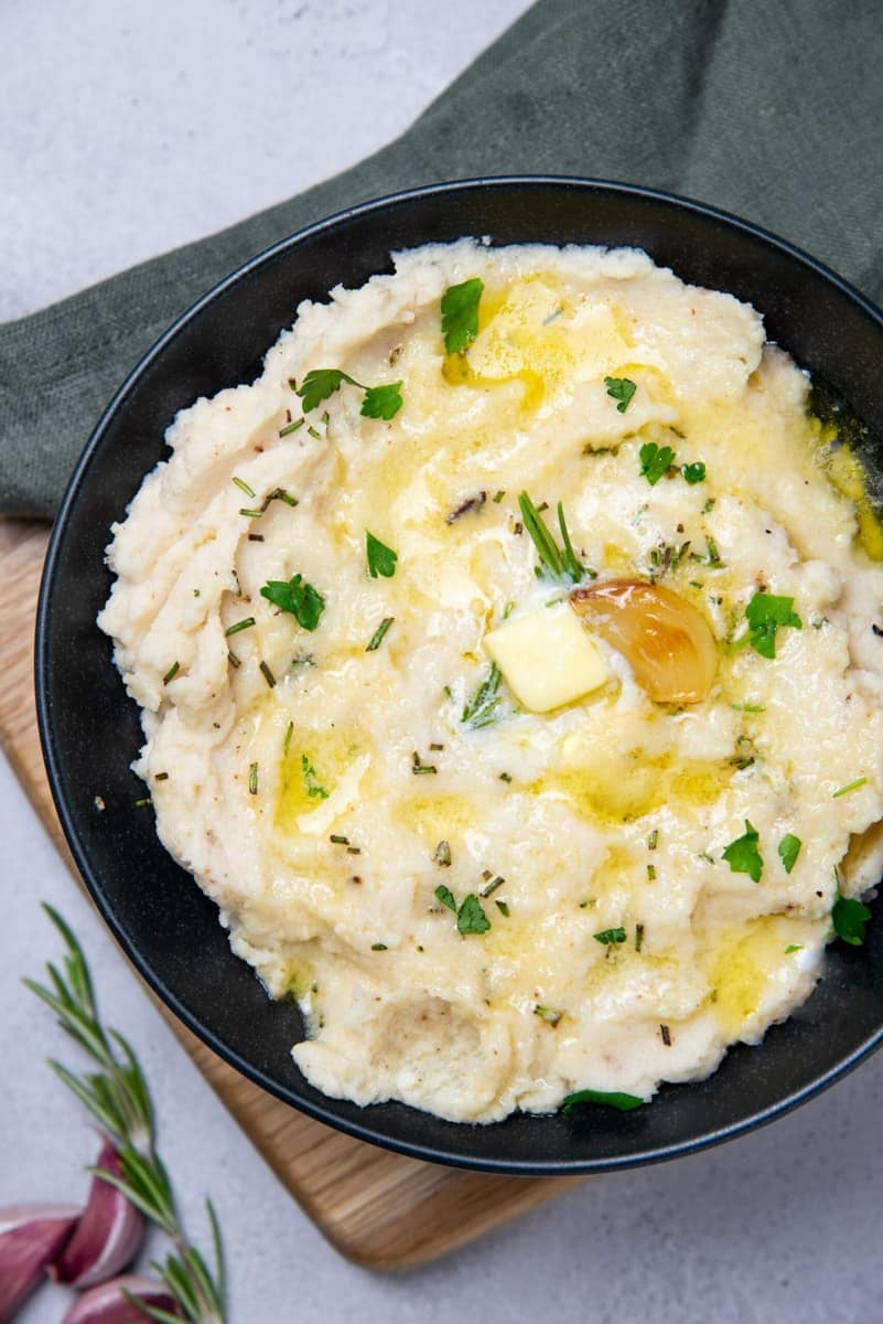 overhead view of cauliflower mashed potatoes in a black bowl