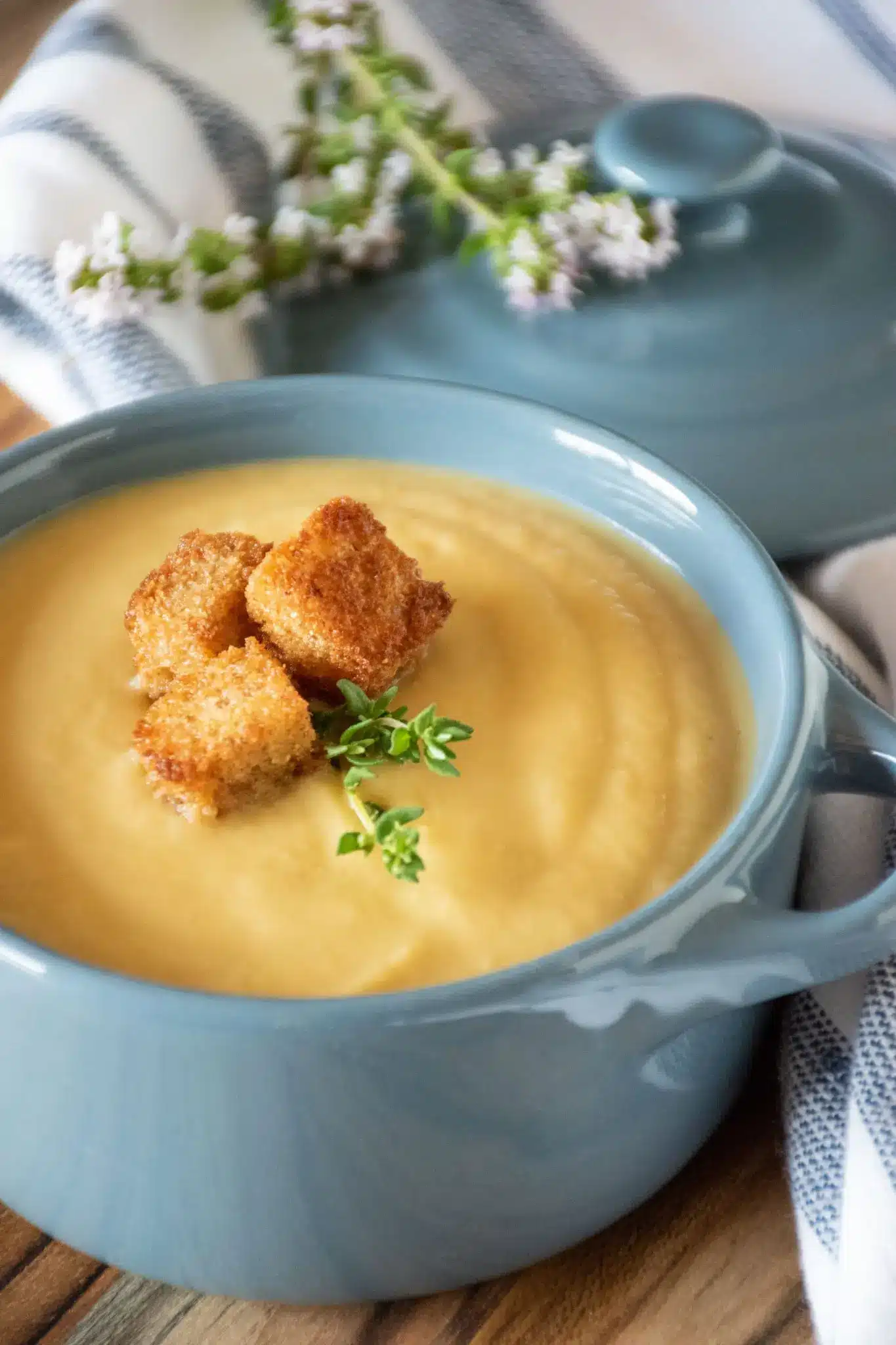 vegan cauliflower soup in a blue bowl