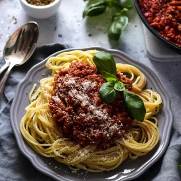 Vegetarian-Spaghetti-Bolognese-on-a-Plate.jpg