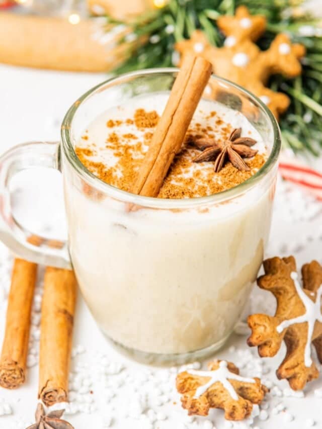 Vegan-Eggnog on a white table