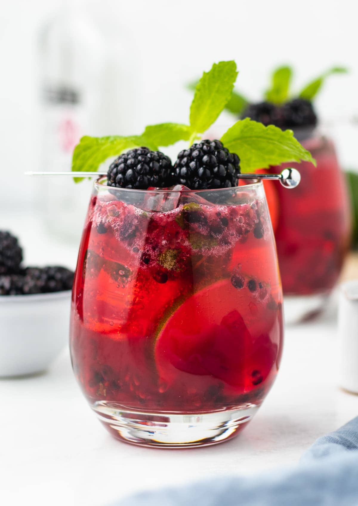 blackberry-mojito on a white table